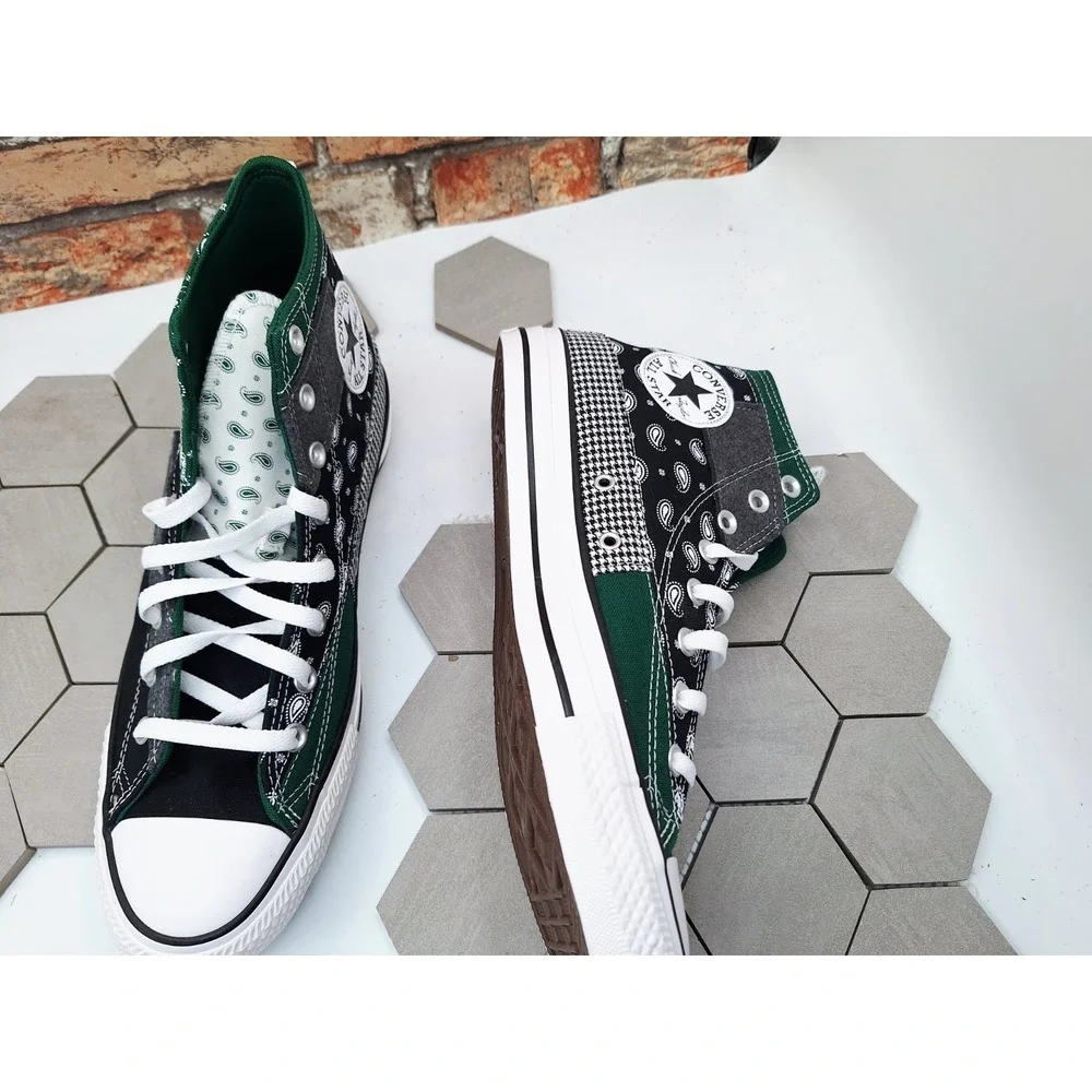 The Converse Chuck Taylor new without